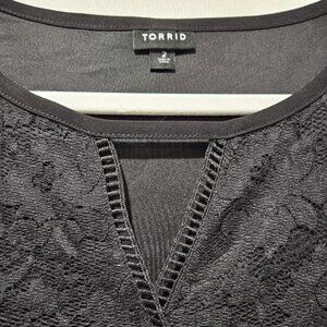 TORRID BLACK LACE BABY DOLL SLEEVELESS KEYHOLE TOP  2